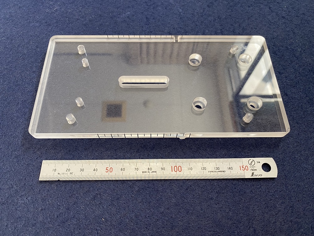 透明アクリル製医療機器ベースプレート